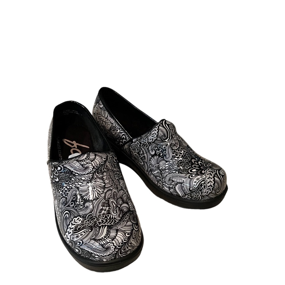 bc. Flawless Comfort Slip Resistant Slip on Clogs. Size 6.5 NEW